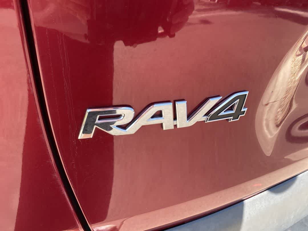Thumbnail: 2022 Toyota RAV4 - 10