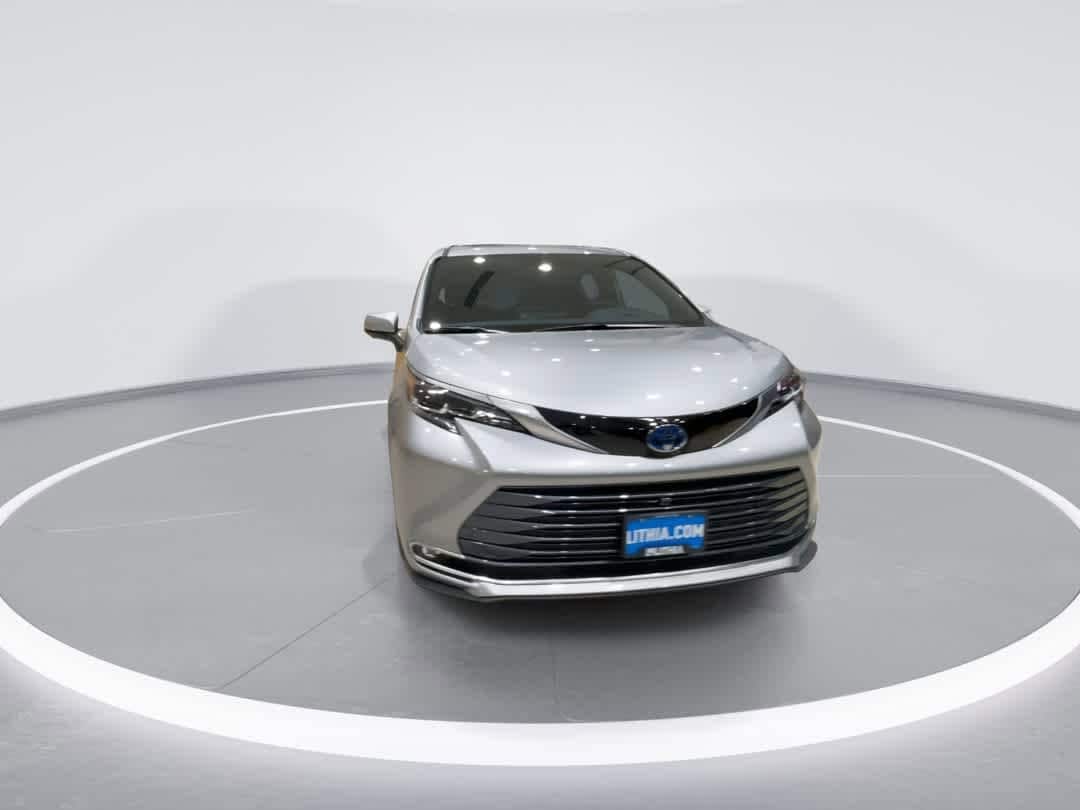 Thumbnail: 2025 Toyota Sienna - 3