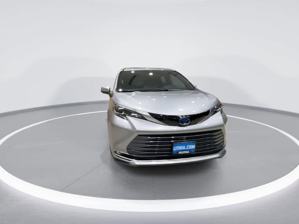 New 2025 Toyota Sienna Platinum Van Passenger Van