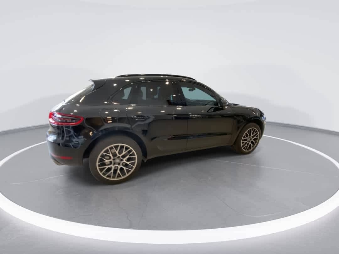 Thumbnail: 2018 Porsche Macan - 8