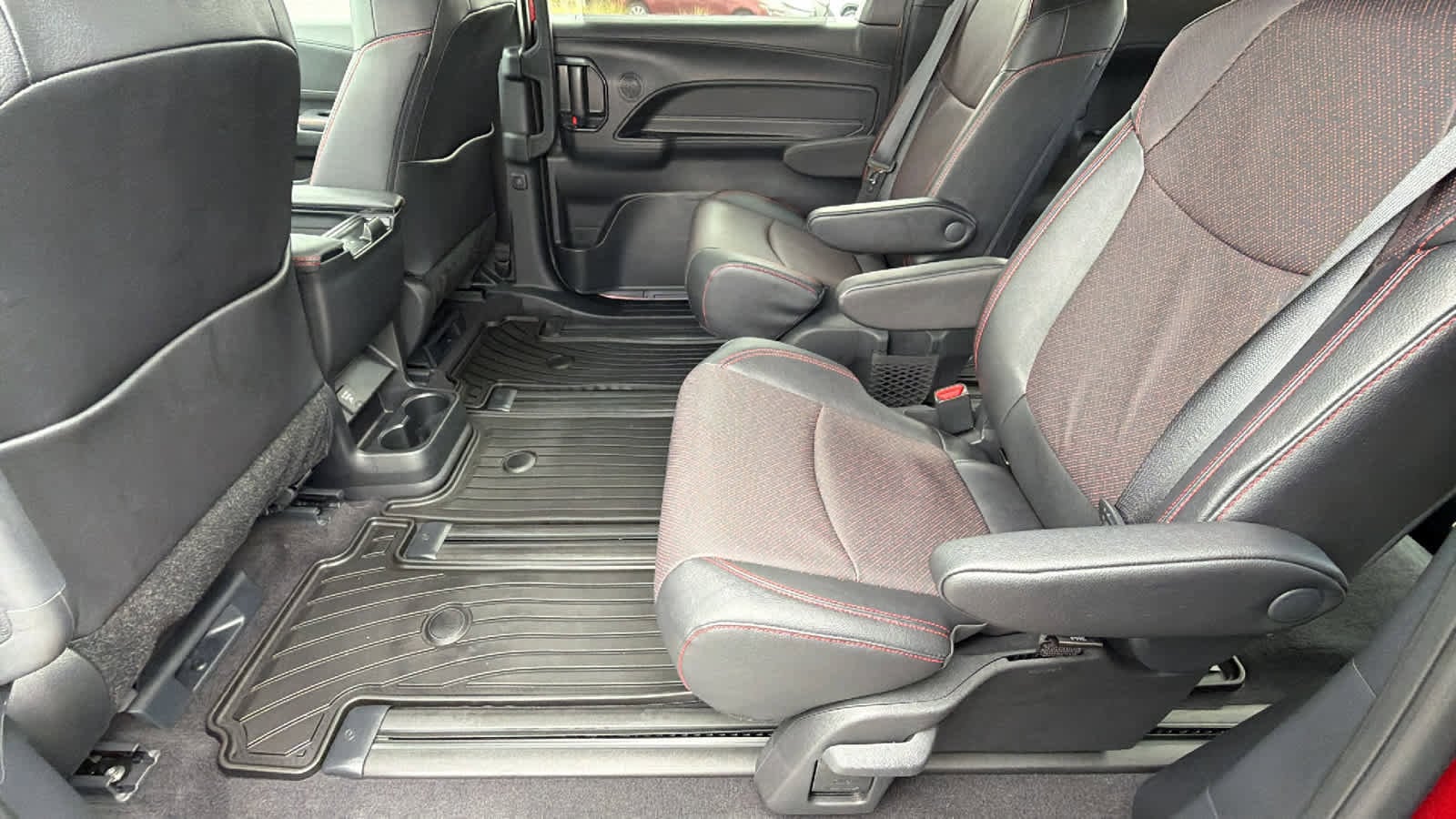 Thumbnail: 2025 Toyota Sienna - 24