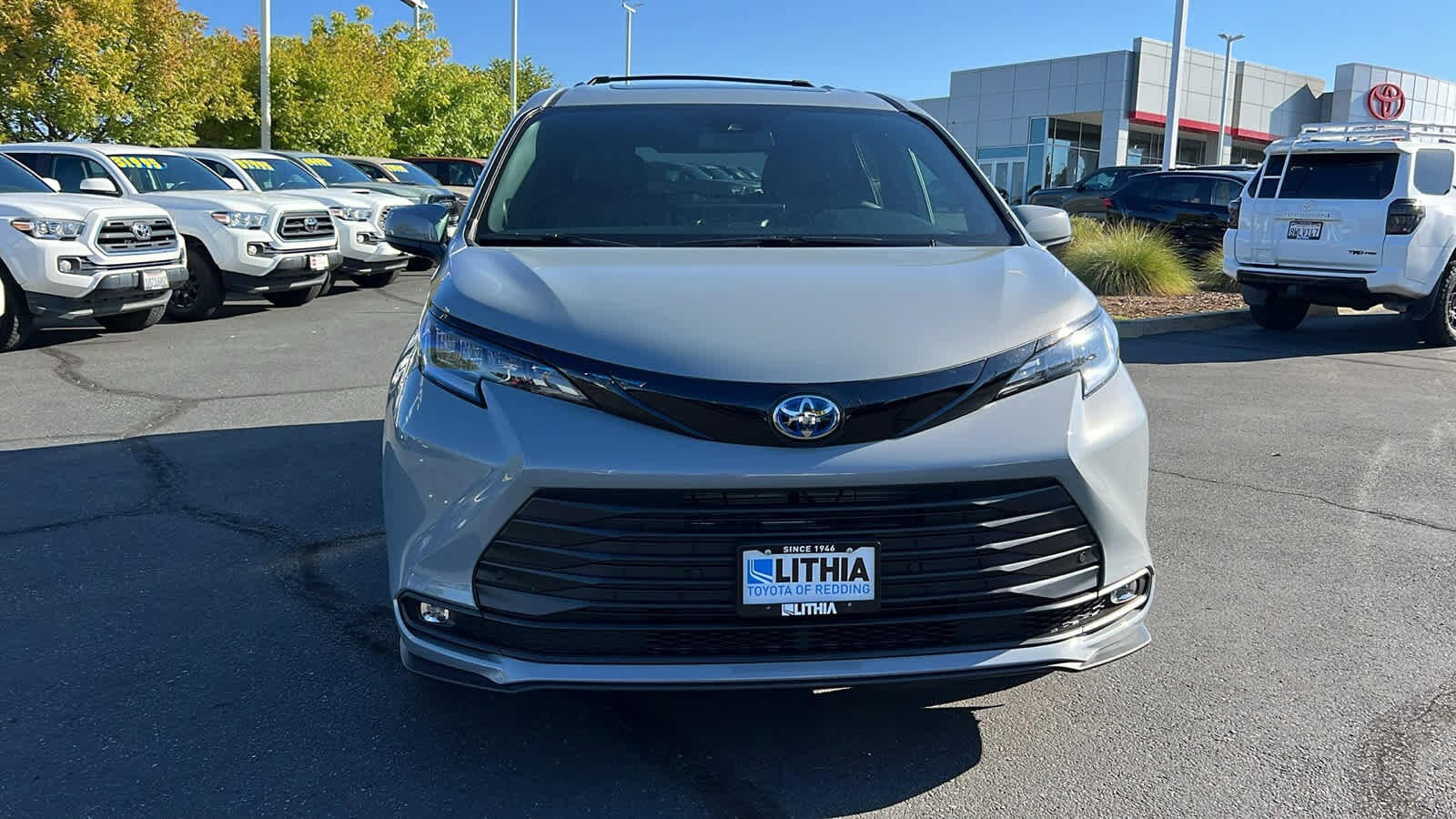 2025 Toyota Sienna Woodland Edition photo 2