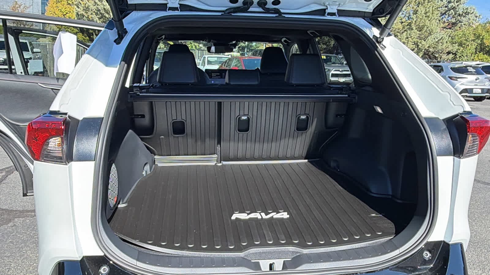 Thumbnail: 2025 Toyota RAV4 - 27