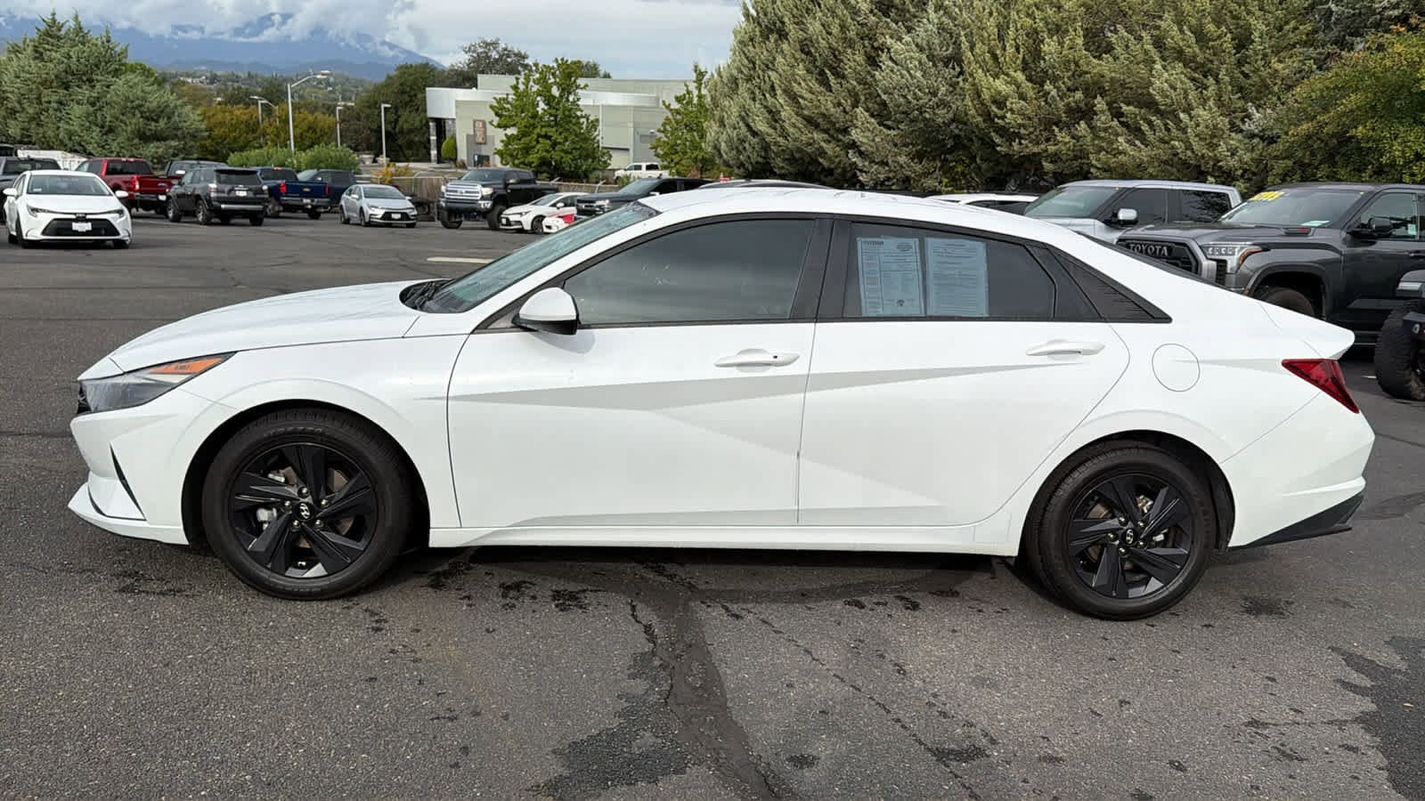 Thumbnail: 2021 Hyundai Elantra - 8