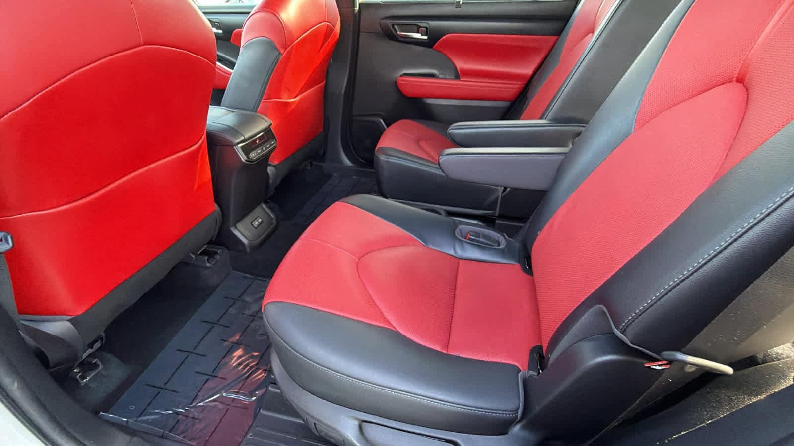 Thumbnail: 2022 Toyota Highlander - 24