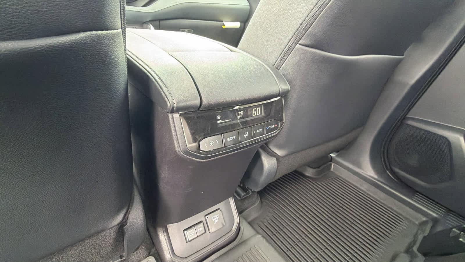 Thumbnail: 2026 Toyota Highlander - 25