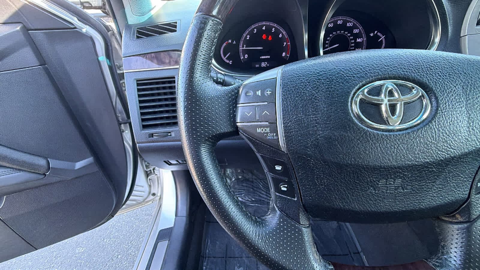Thumbnail: 2011 Toyota Avalon - 19