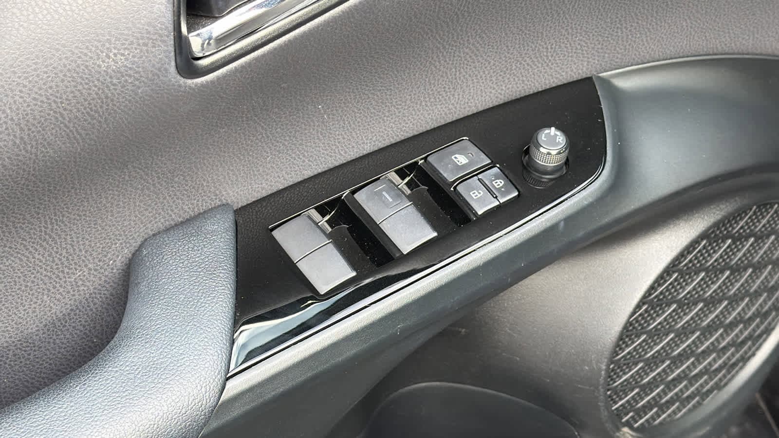 Thumbnail: 2022 Toyota Prius Prime - 22