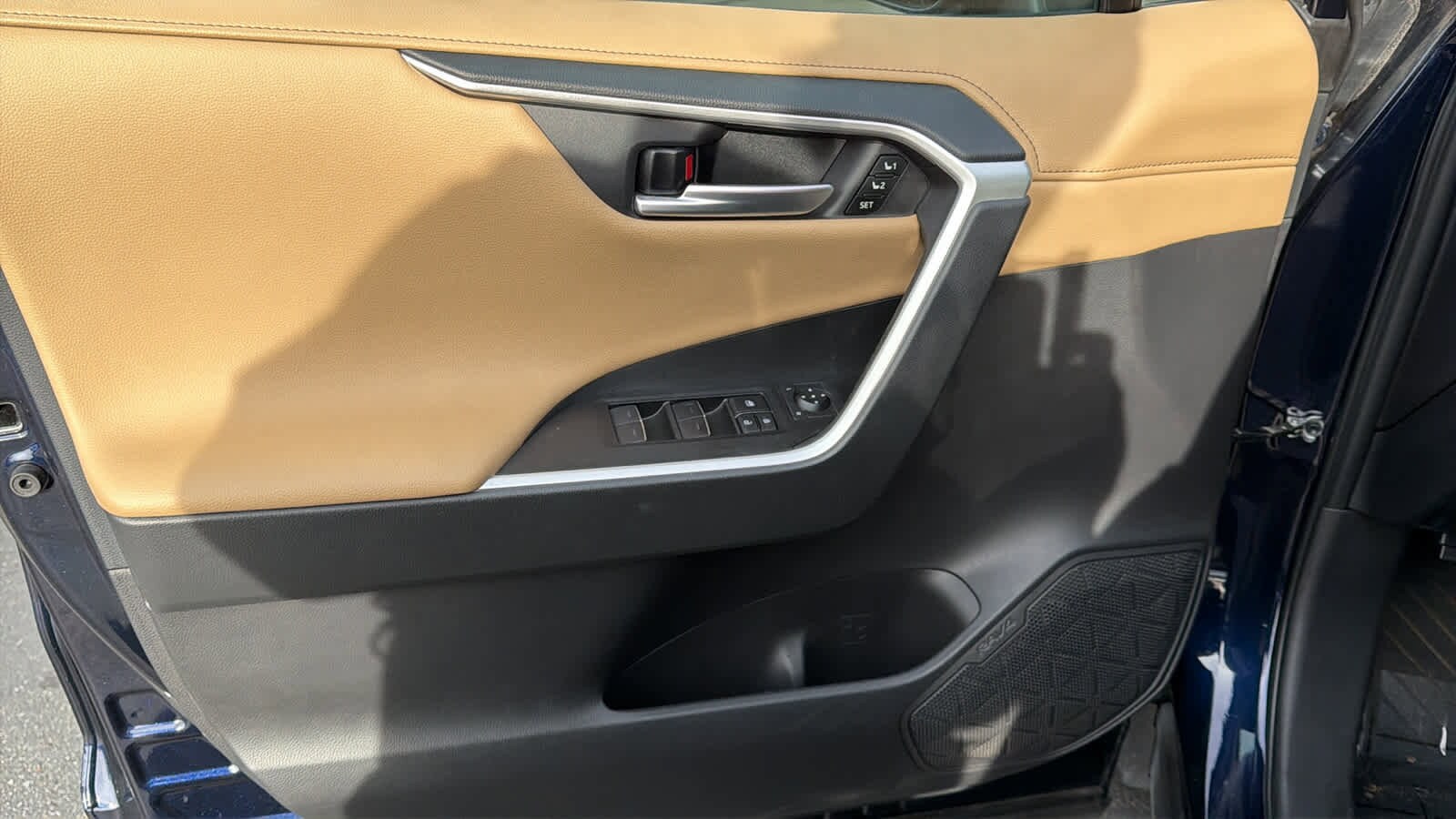 Thumbnail: 2023 Toyota RAV4 - 23