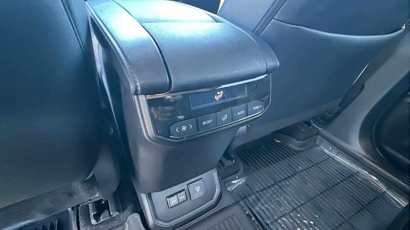 Thumbnail: 2023 Toyota Highlander - 25