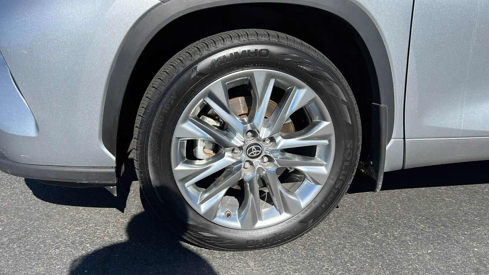 Thumbnail: 2023 Toyota Highlander - 9