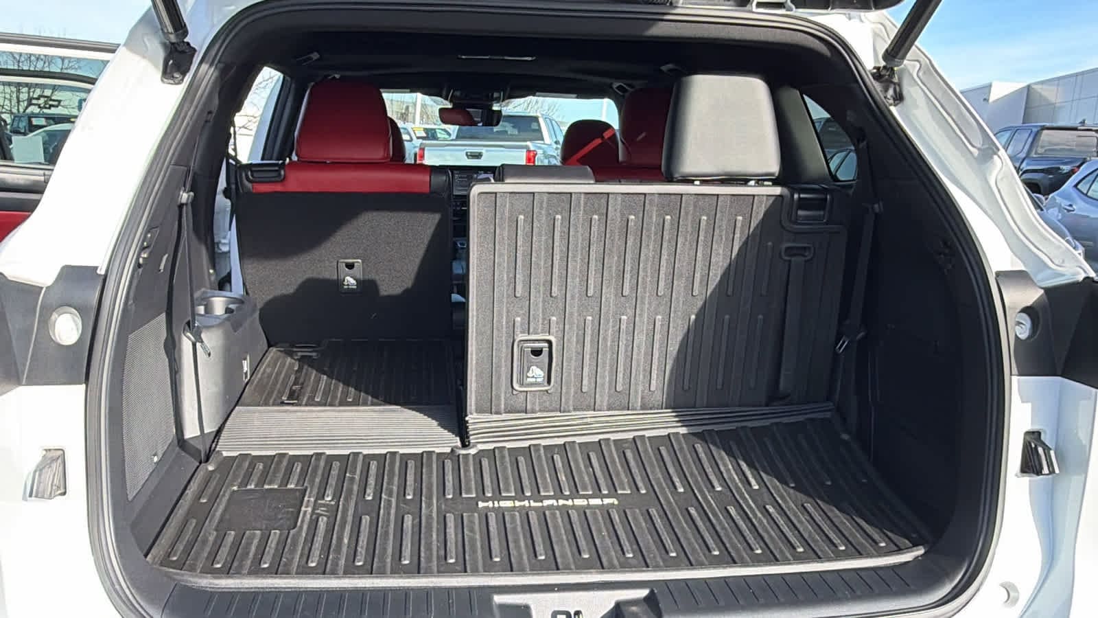 Thumbnail: 2022 Toyota Highlander - 27