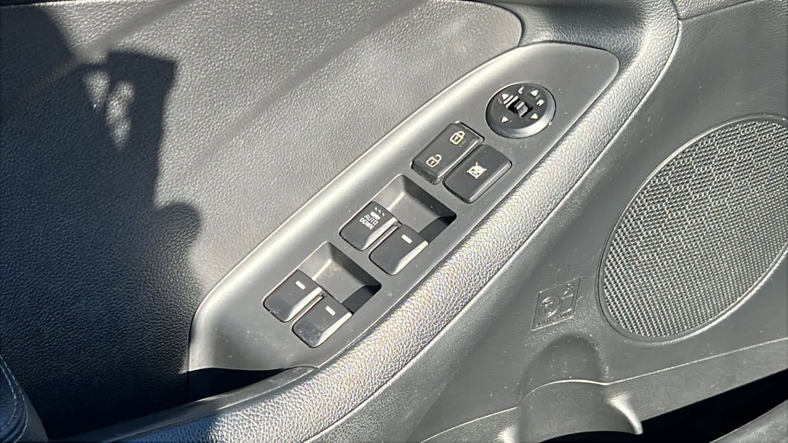 Thumbnail: 2016 Kia Forte - 22