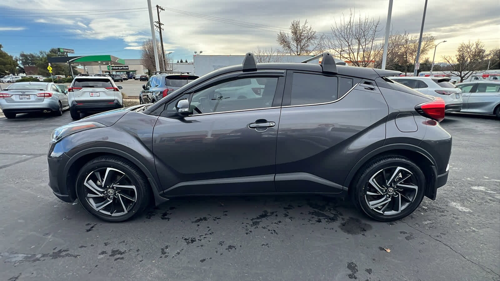 Thumbnail: 2022 Toyota C-HR - 3