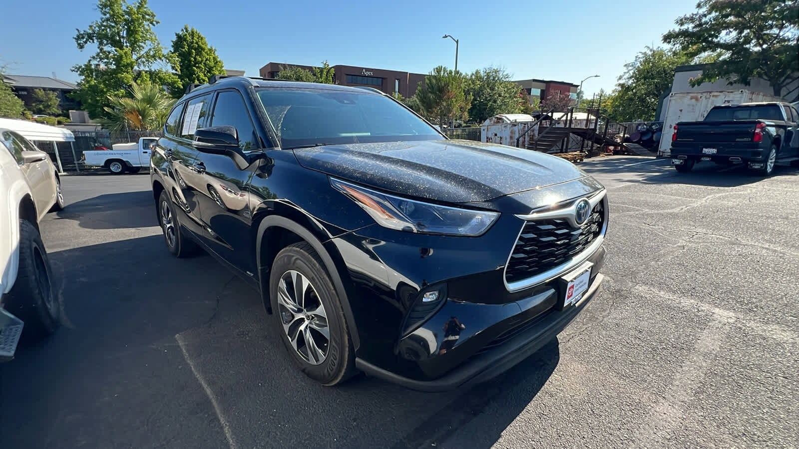 2022 Toyota Highlander Hybrid XLE photo 2