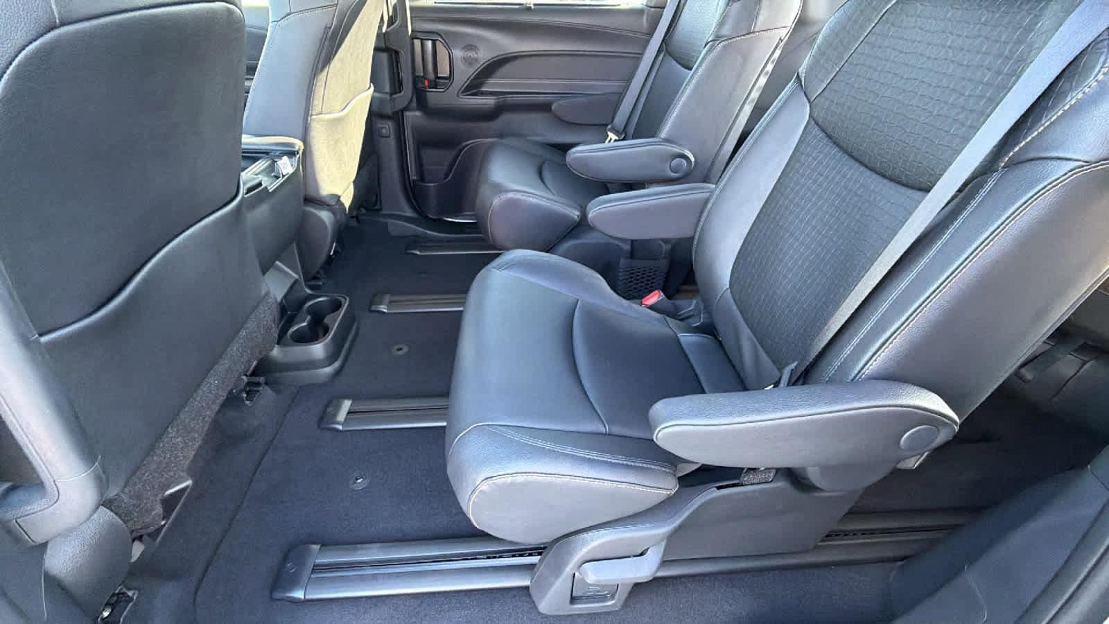 Thumbnail: 2026 Toyota Sienna - 24