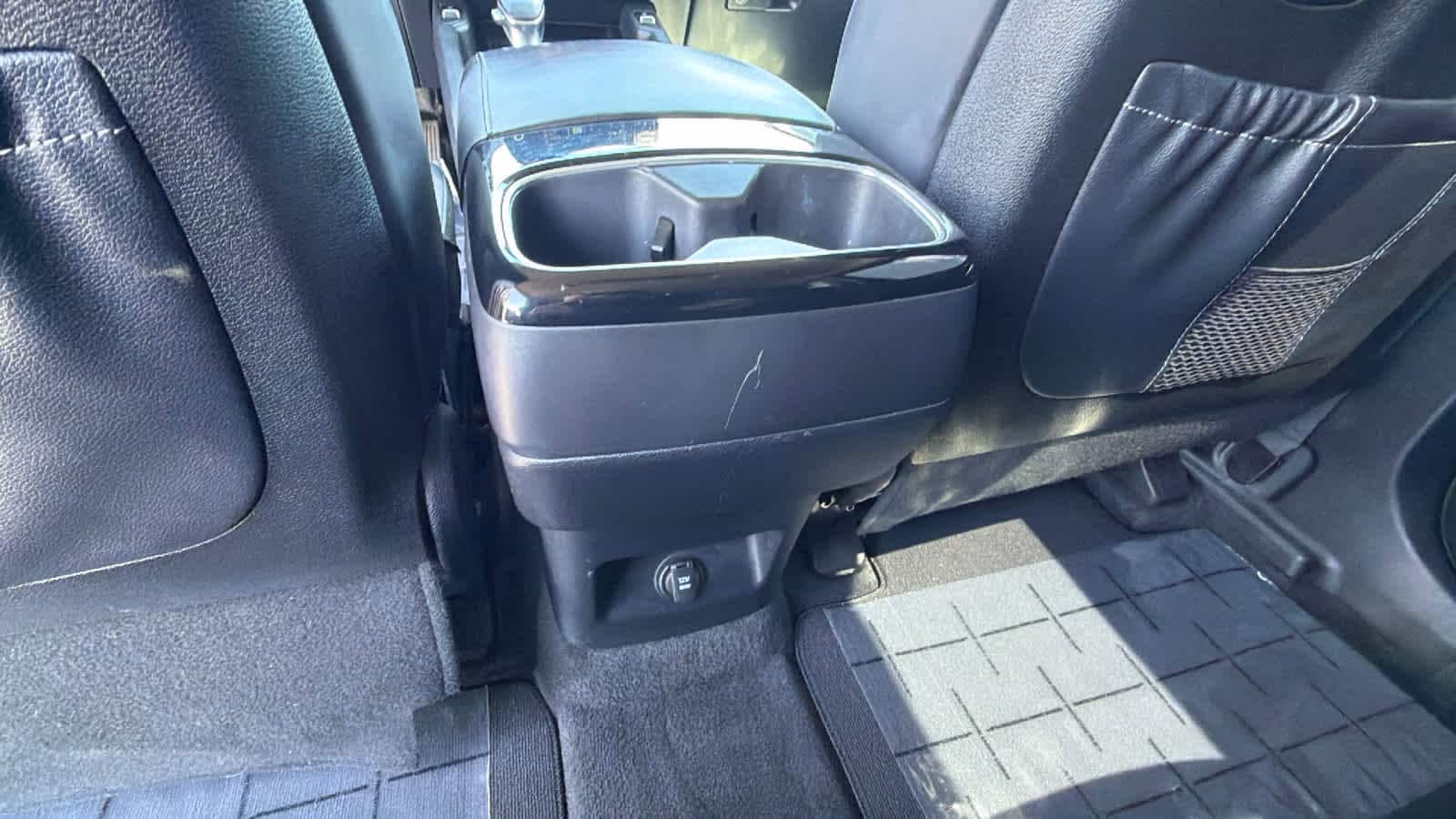 Thumbnail: 2020 Kia Telluride - 25