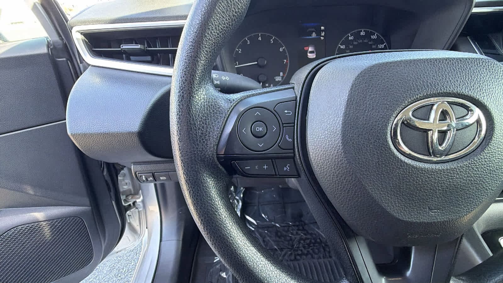 Thumbnail: 2023 Toyota Corolla - 19