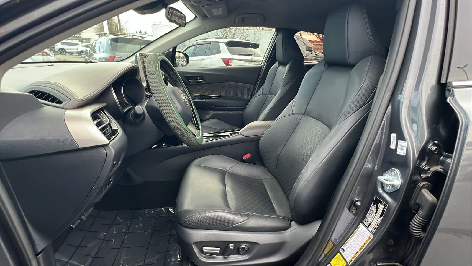 Thumbnail: 2022 Toyota C-HR - 11