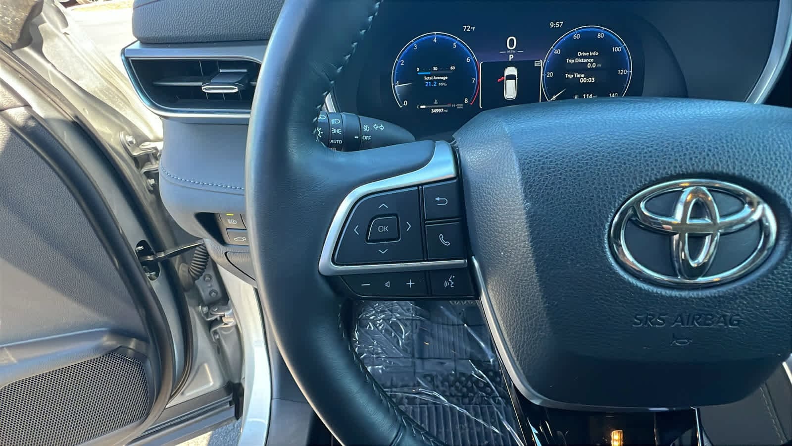 Thumbnail: 2023 Toyota Highlander - 19