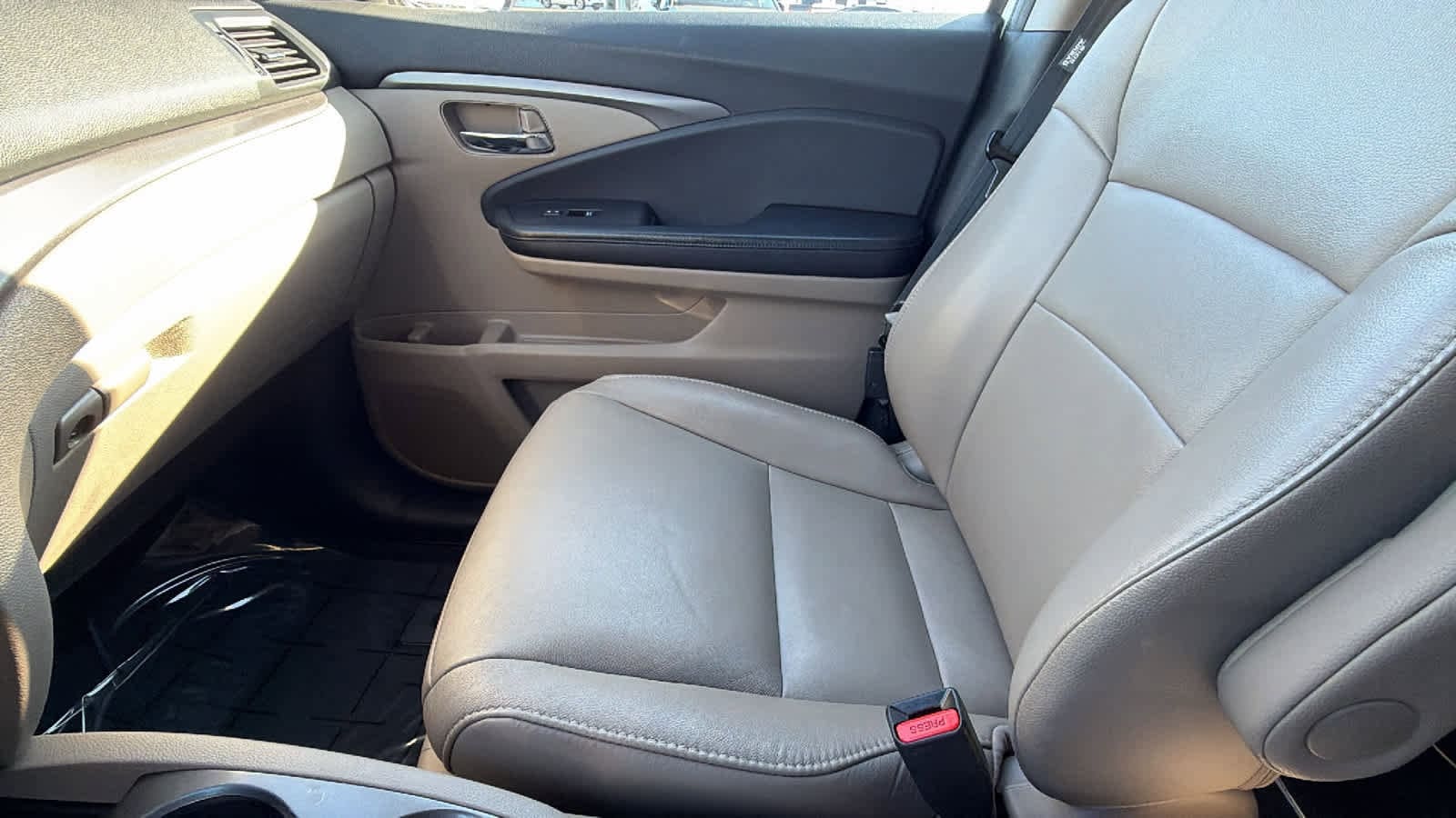 Thumbnail: 2017 Honda Pilot - 12