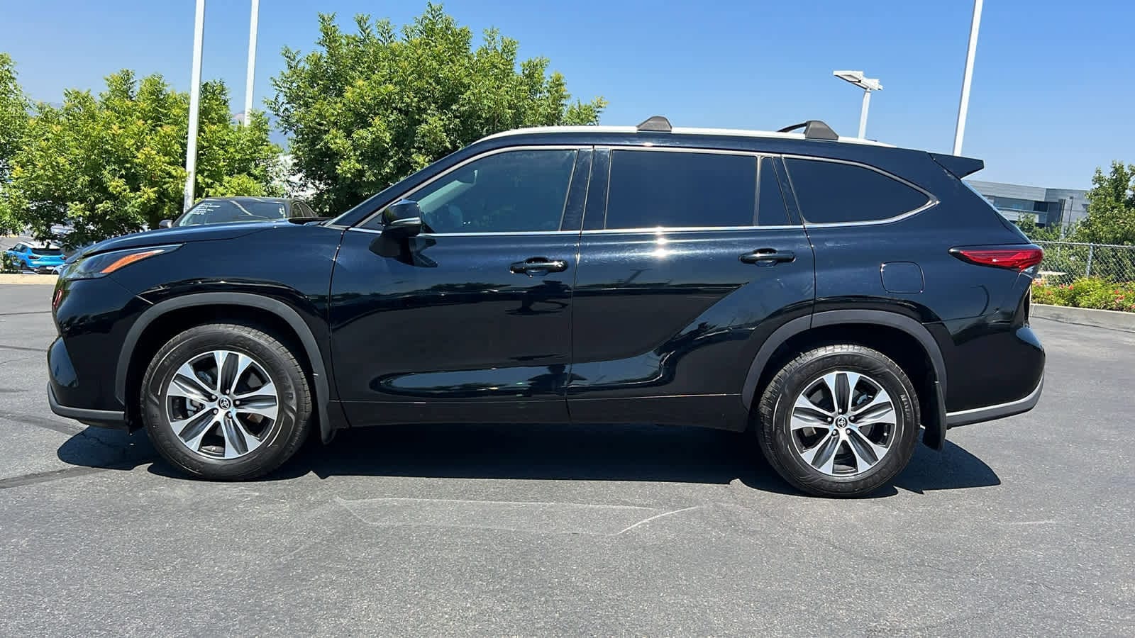 Thumbnail: 2022 Toyota Highlander - 8