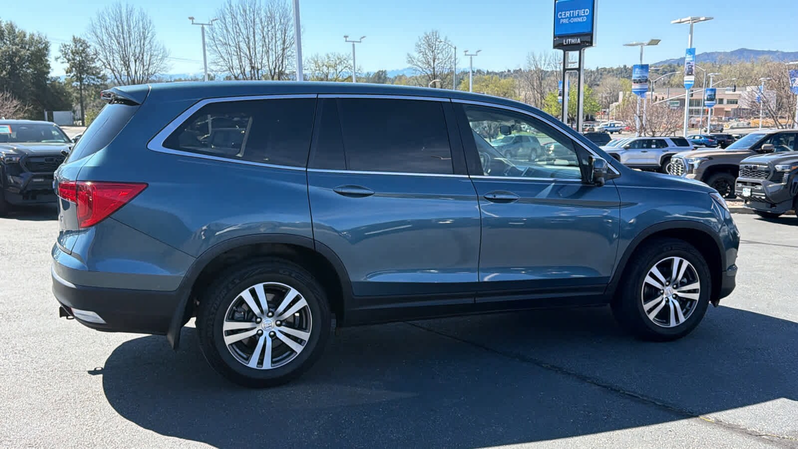Thumbnail: 2018 Honda Pilot - 4
