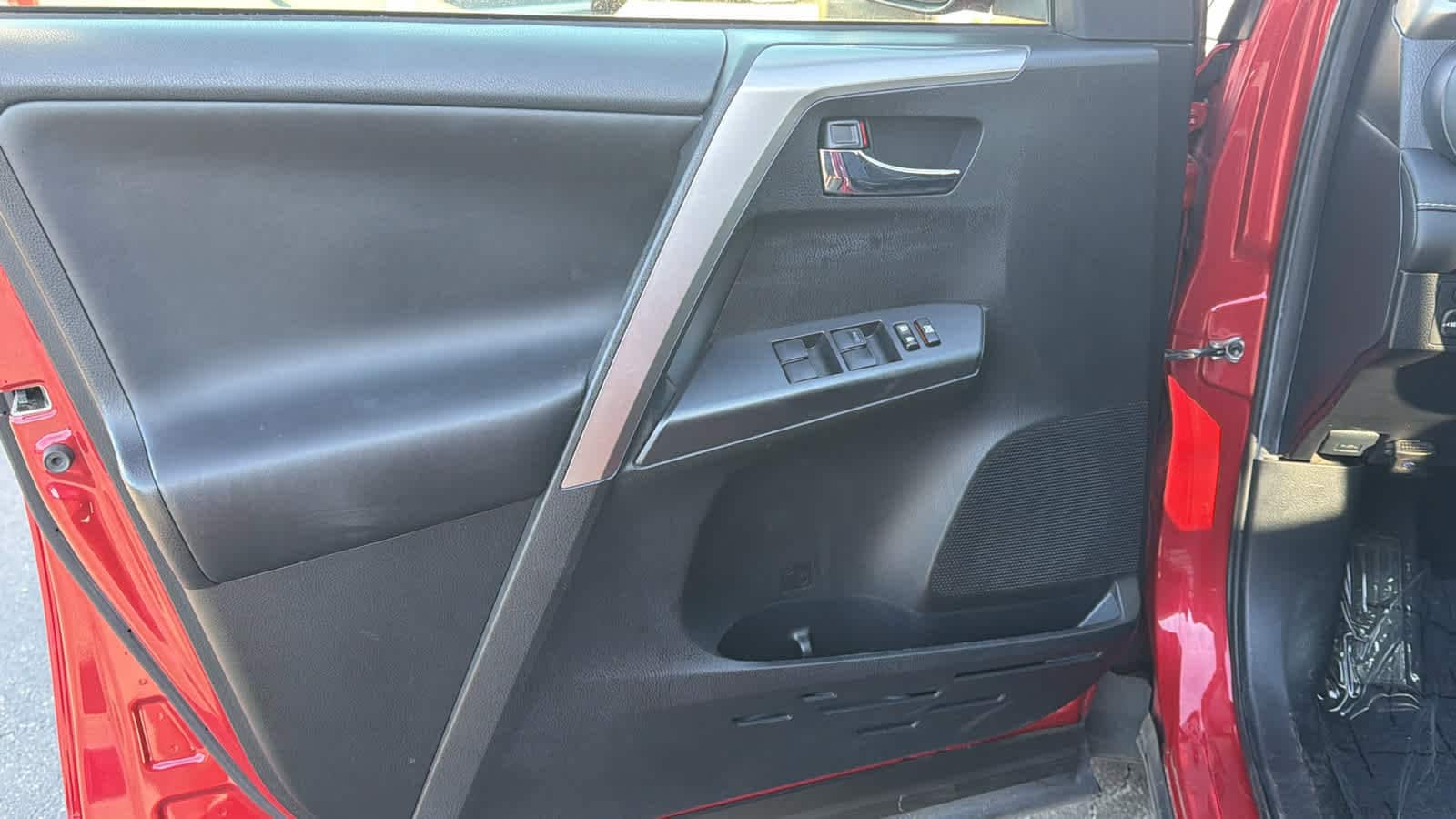 Thumbnail: 2017 Toyota RAV4 - 23