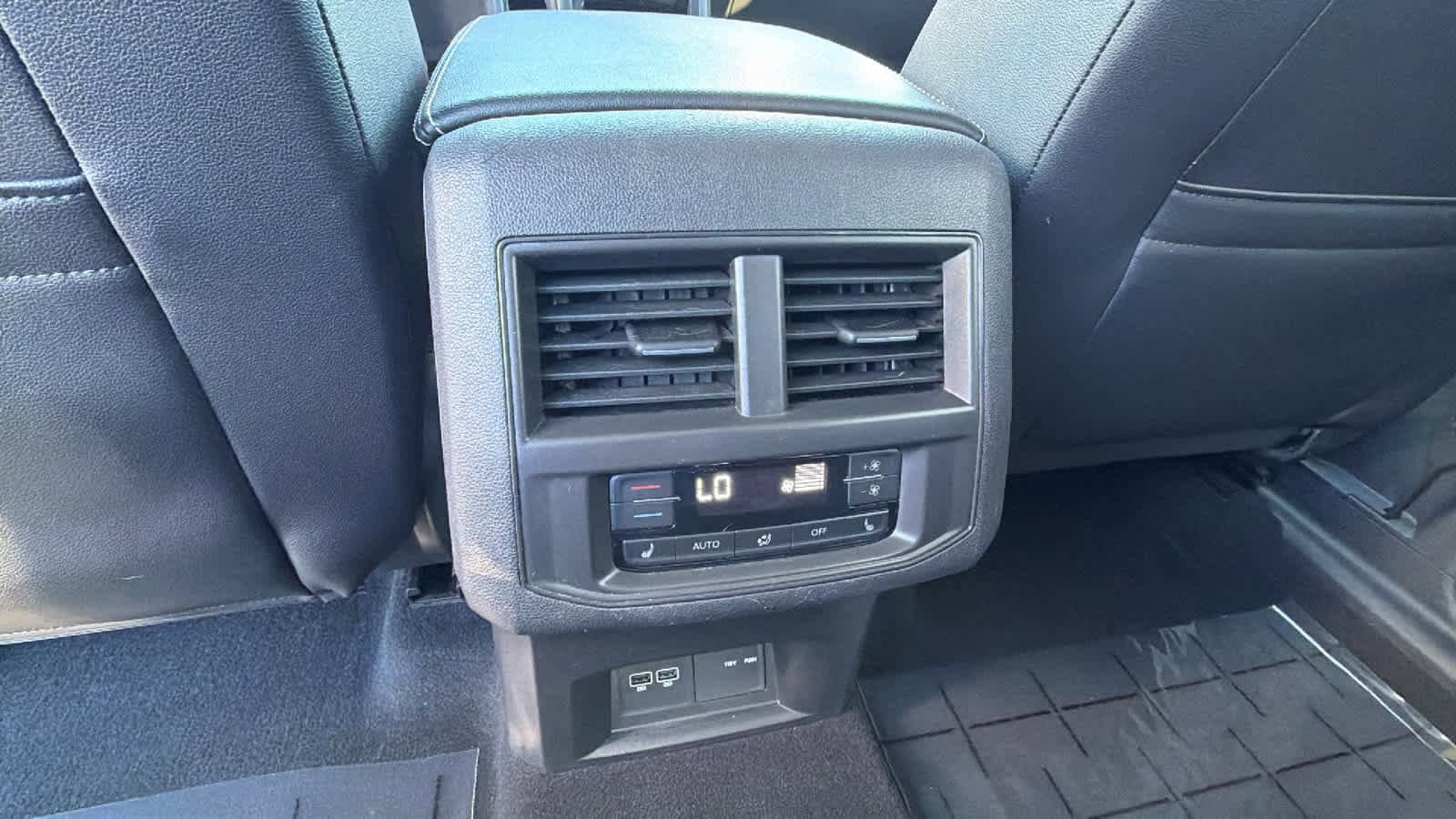 Thumbnail: 2021 Volkswagen Atlas - 25