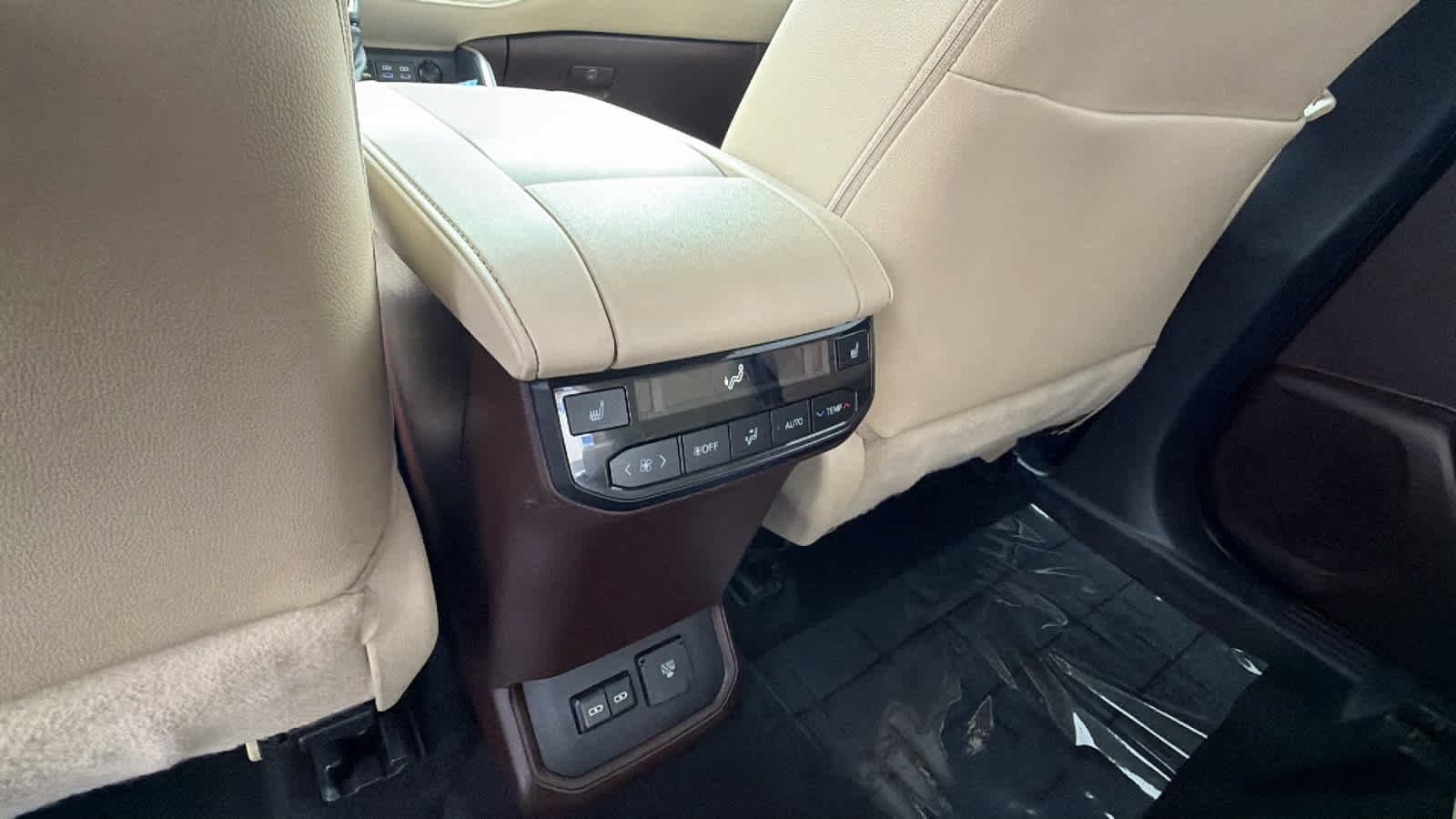 Thumbnail: 2022 Toyota Highlander - 25