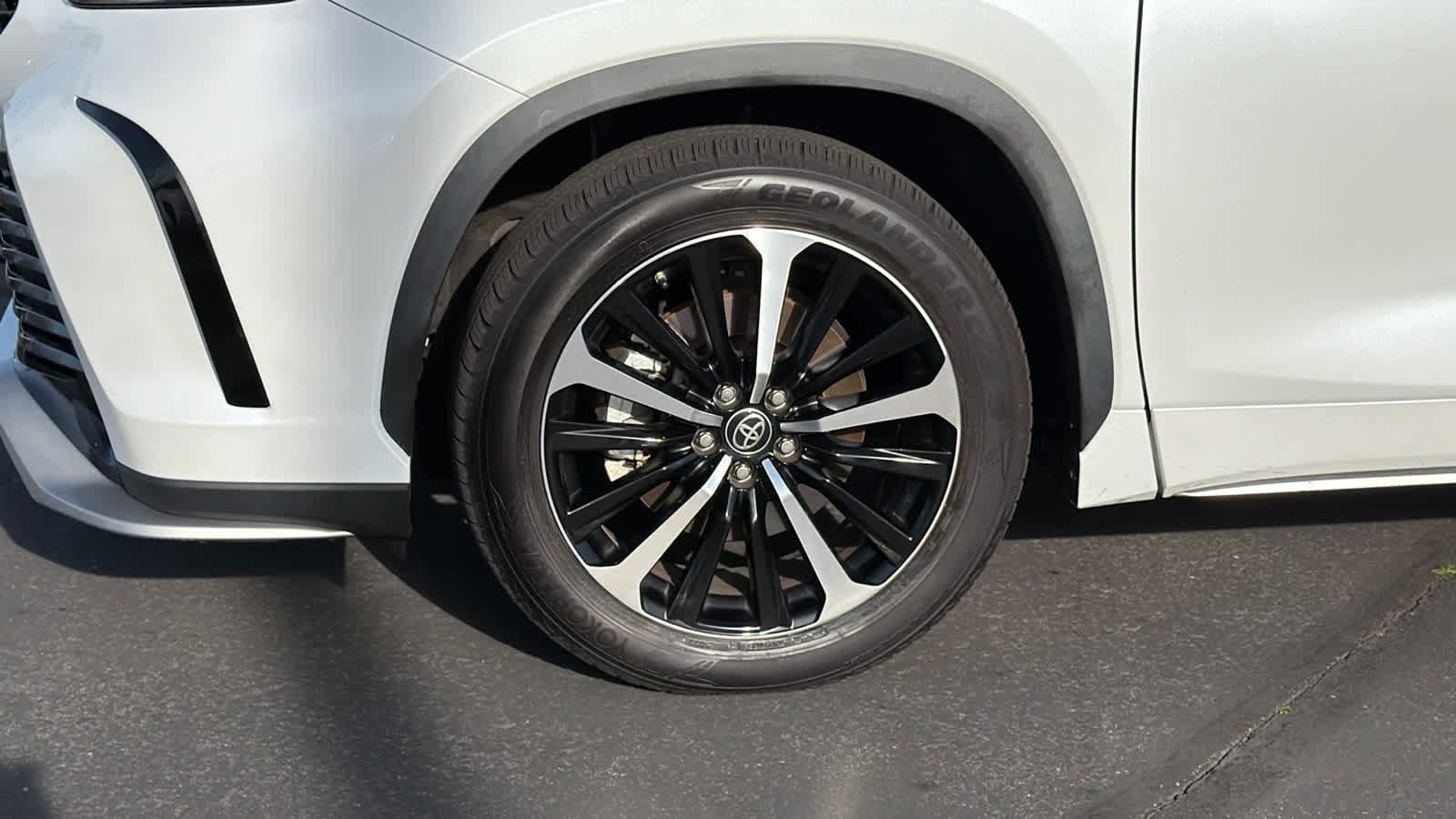 Thumbnail: 2022 Toyota Highlander - 9