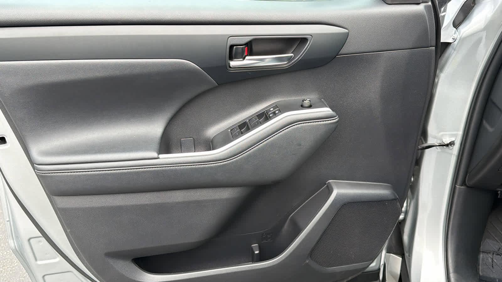 Thumbnail: 2024 Toyota Highlander - 23