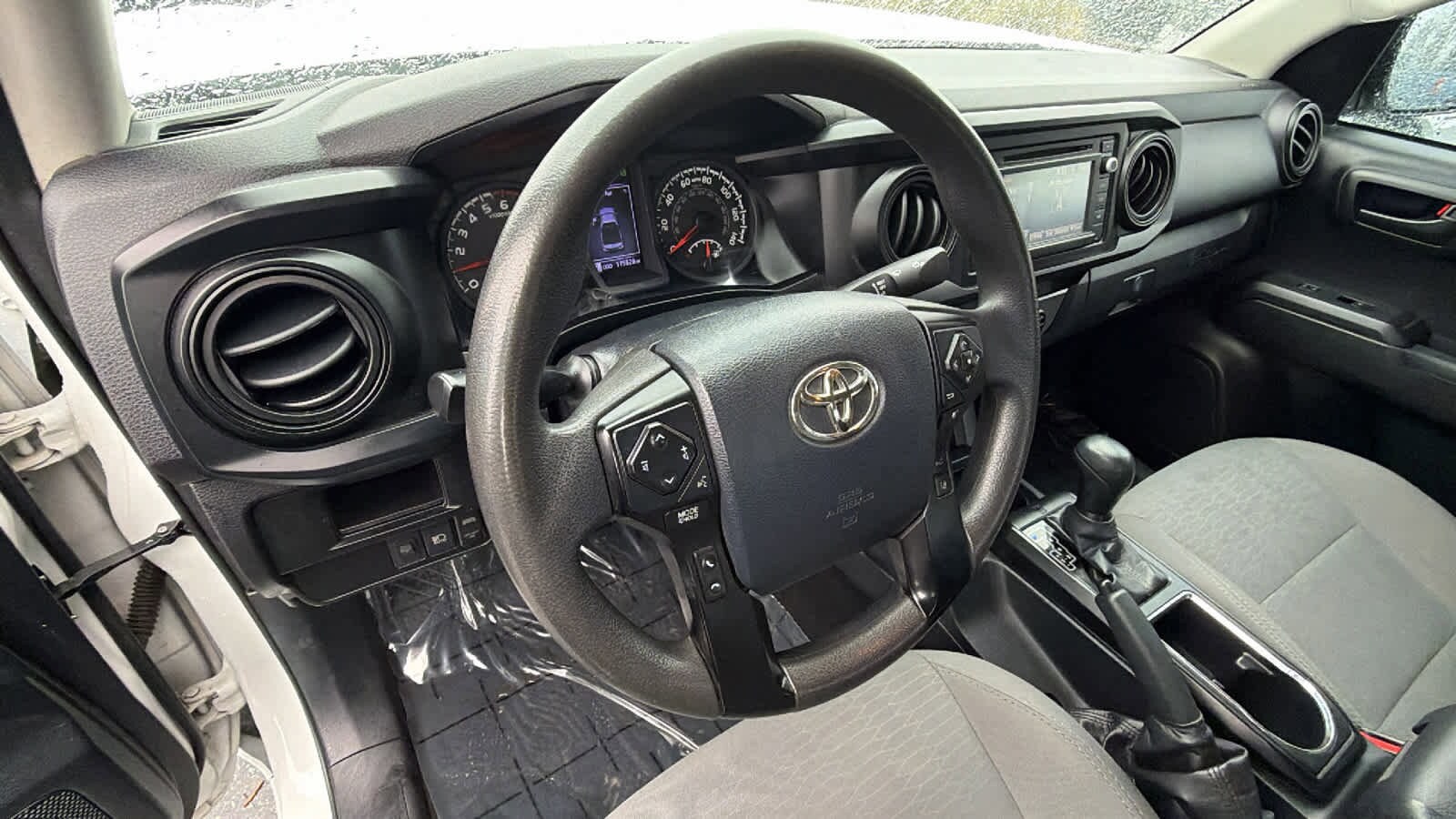 Thumbnail: 2018 Toyota Tacoma - 10