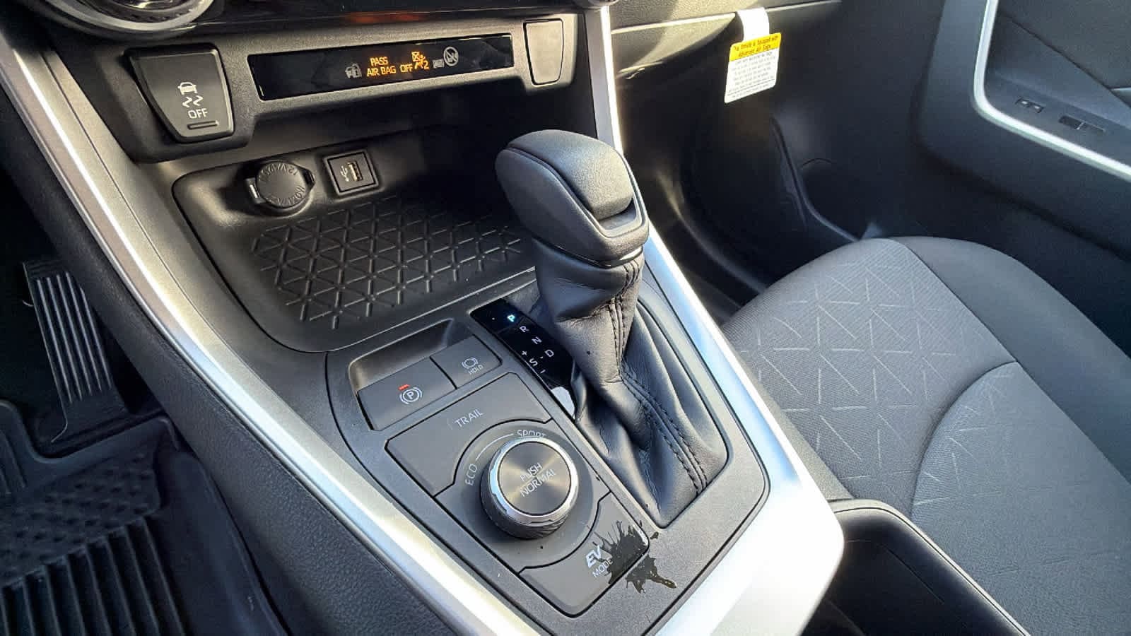 Thumbnail: 2025 Toyota RAV4 - 13