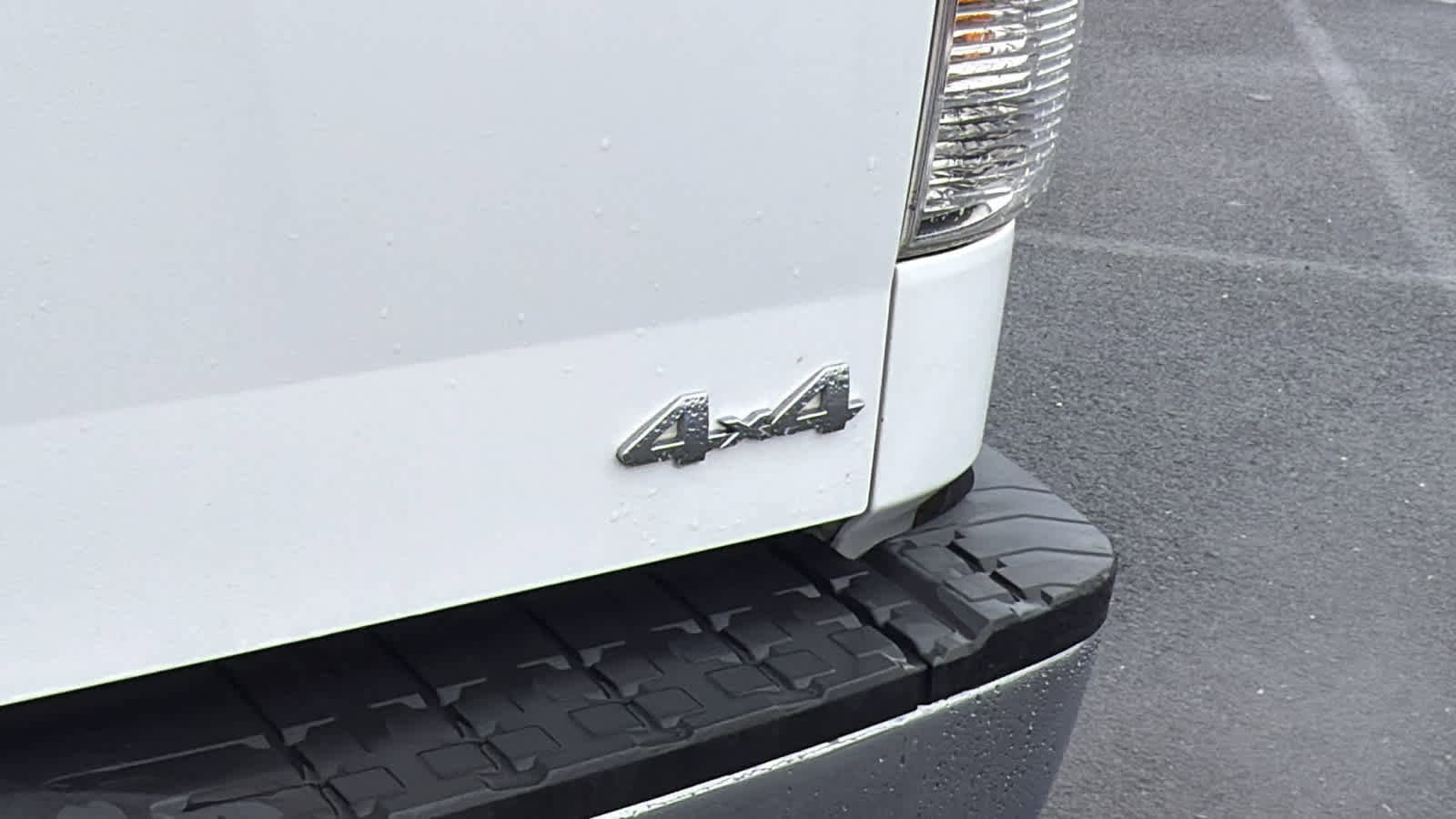 Thumbnail: 2011 Toyota Tundra - 28