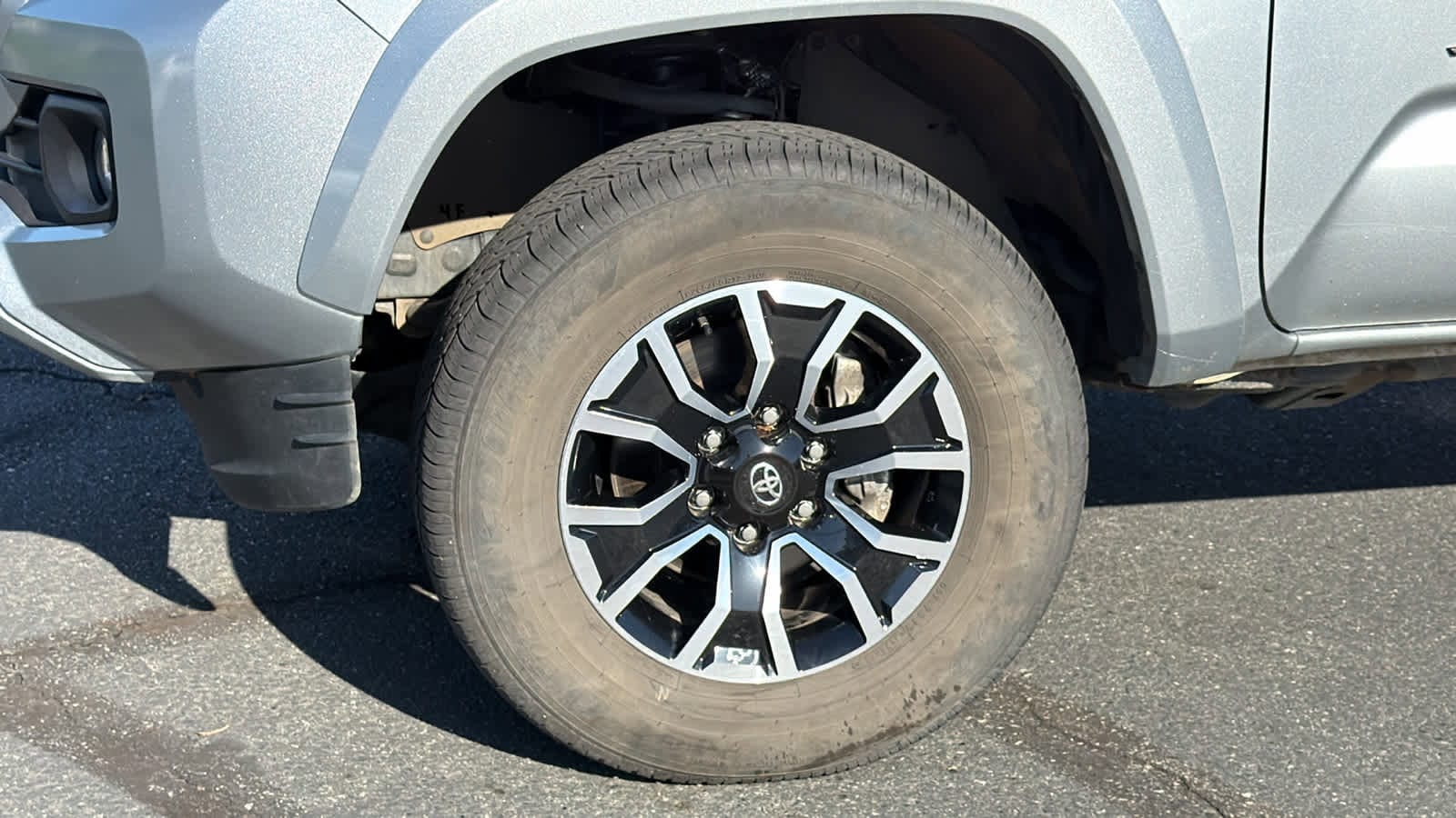 Thumbnail: 2023 Toyota Tacoma - 9