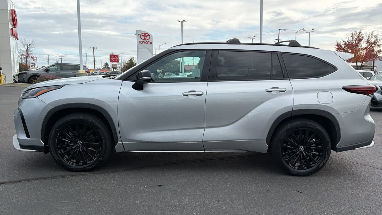 Thumbnail: 2024 Toyota Highlander - 8