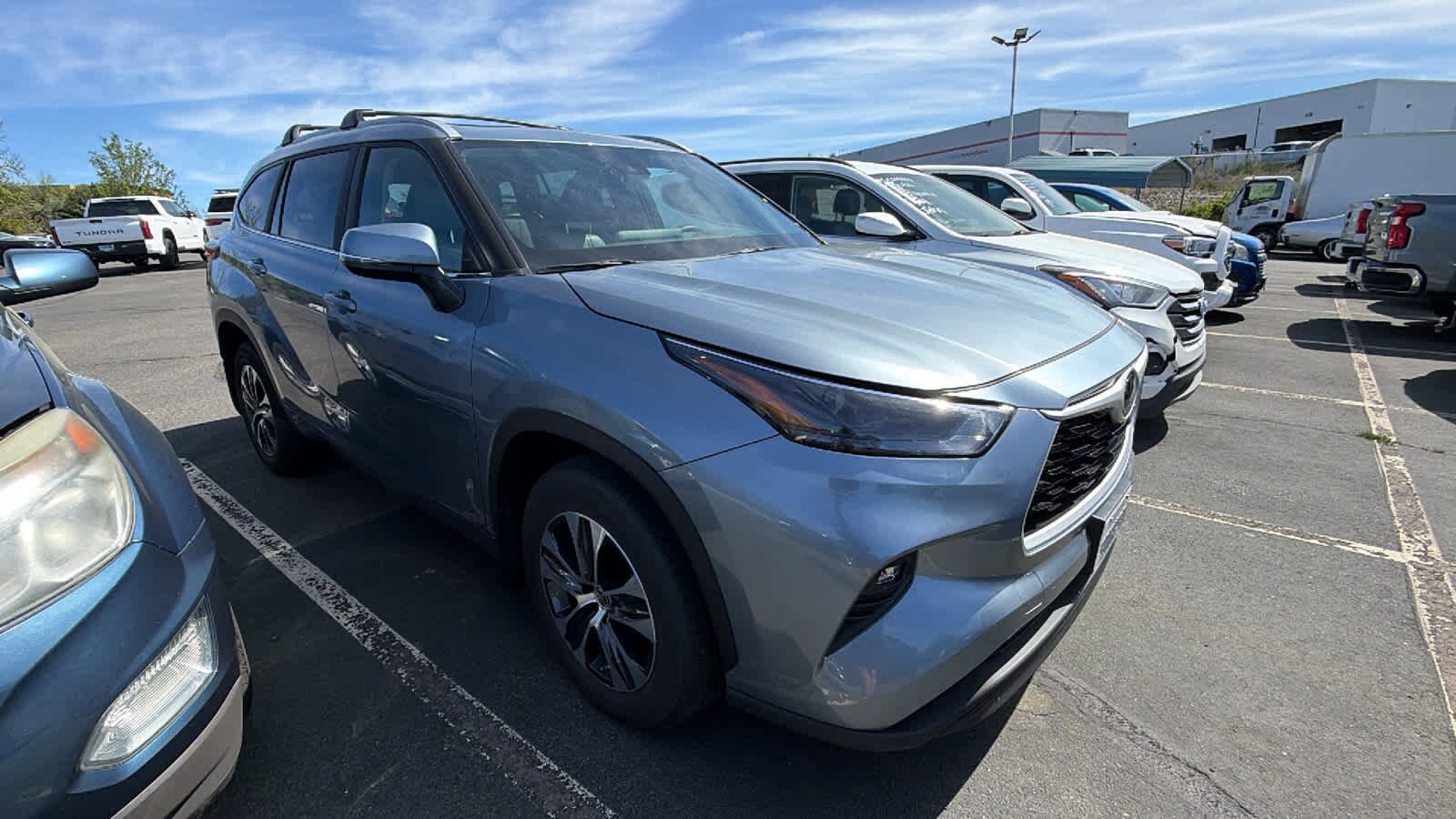 Thumbnail: 2023 Toyota Highlander - 2