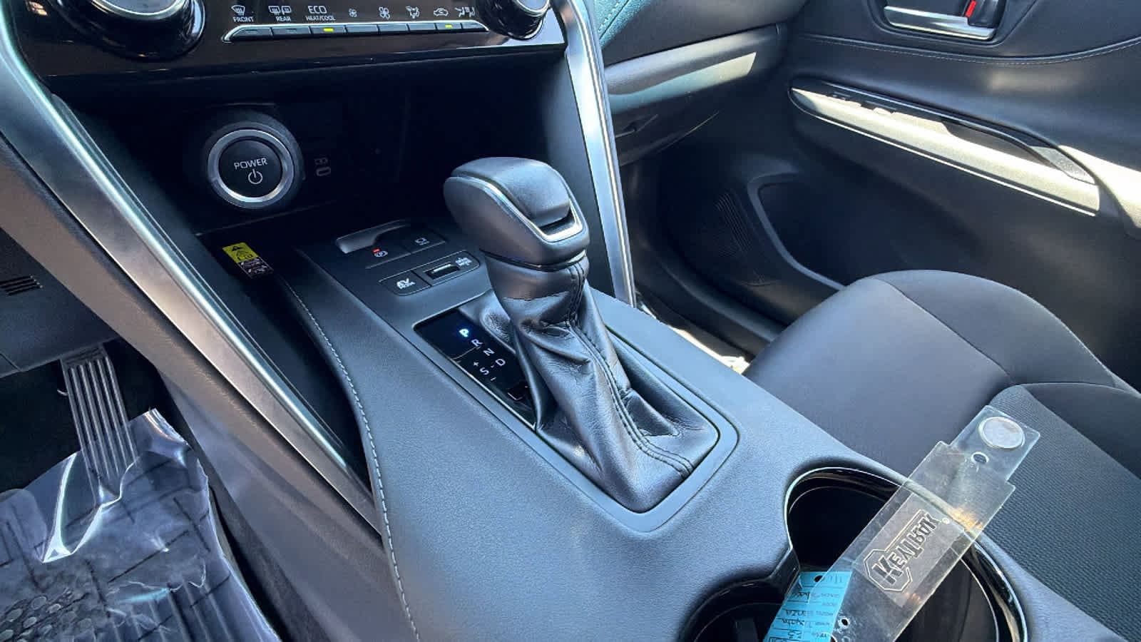 2024 Toyota Venza LE - Photo 13