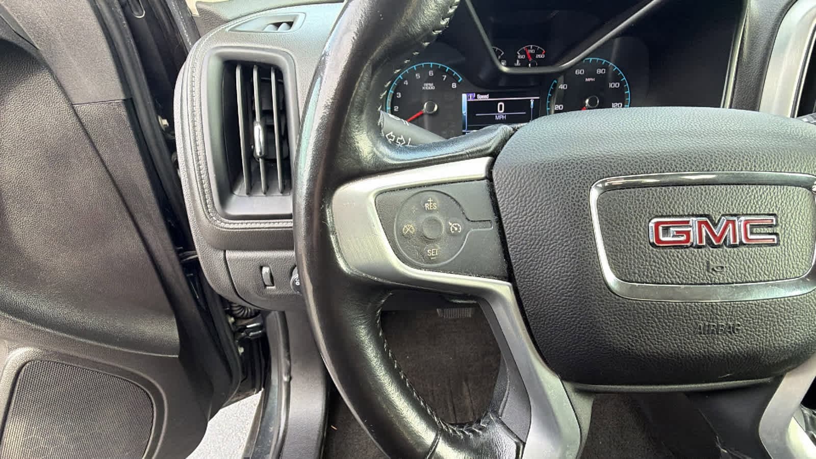 Thumbnail: 2018 GMC Canyon - 19