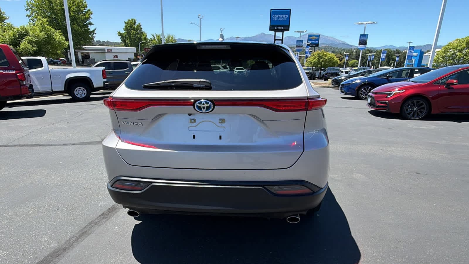 2024 Toyota Venza LE - Photo 6