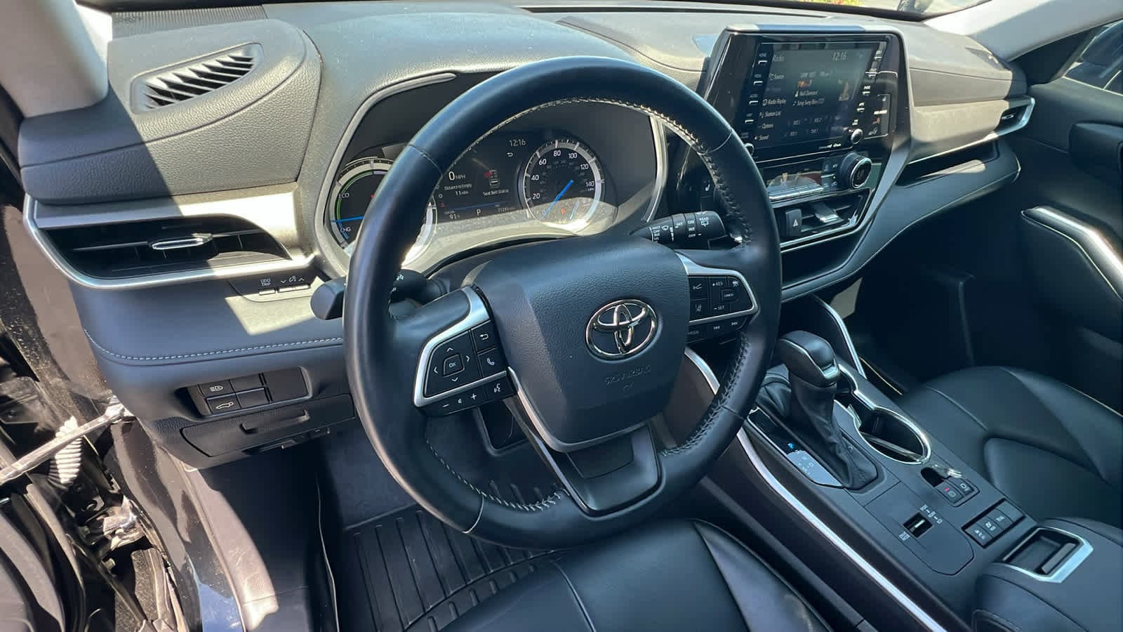 Thumbnail: 2022 Toyota Highlander - 10