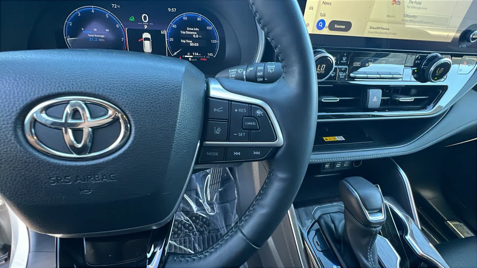 Thumbnail: 2023 Toyota Highlander - 20