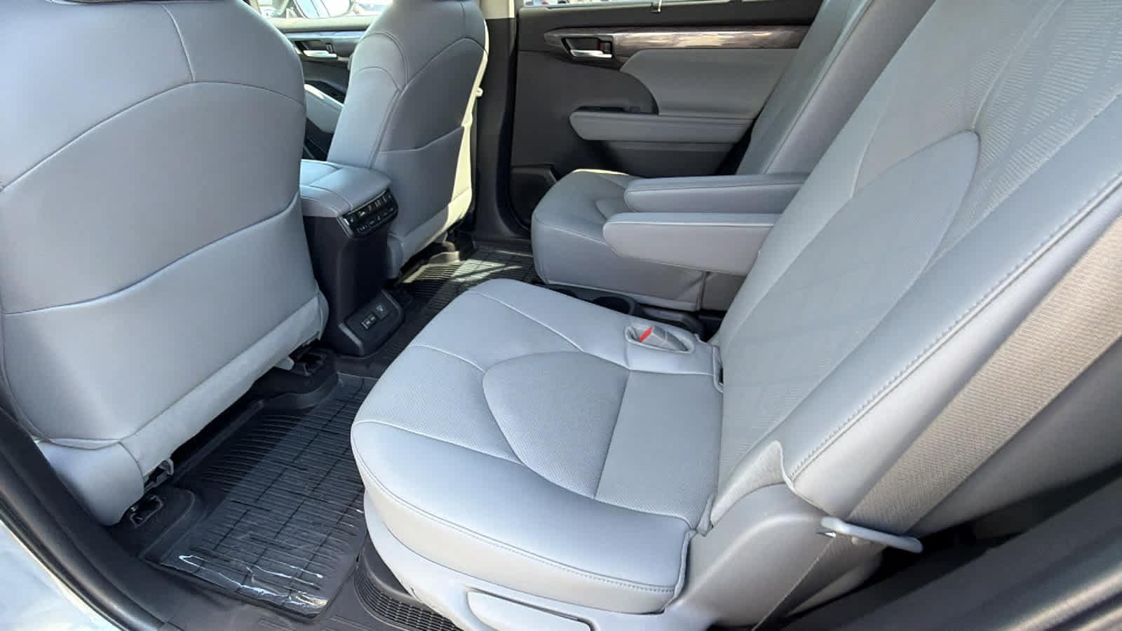 2024 Toyota Highlander Platinum - Photo 24