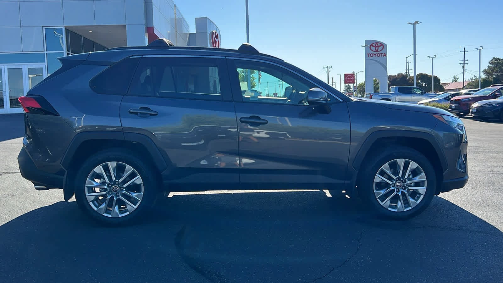 2024 Toyota RAV4 XLE Premium photo 4