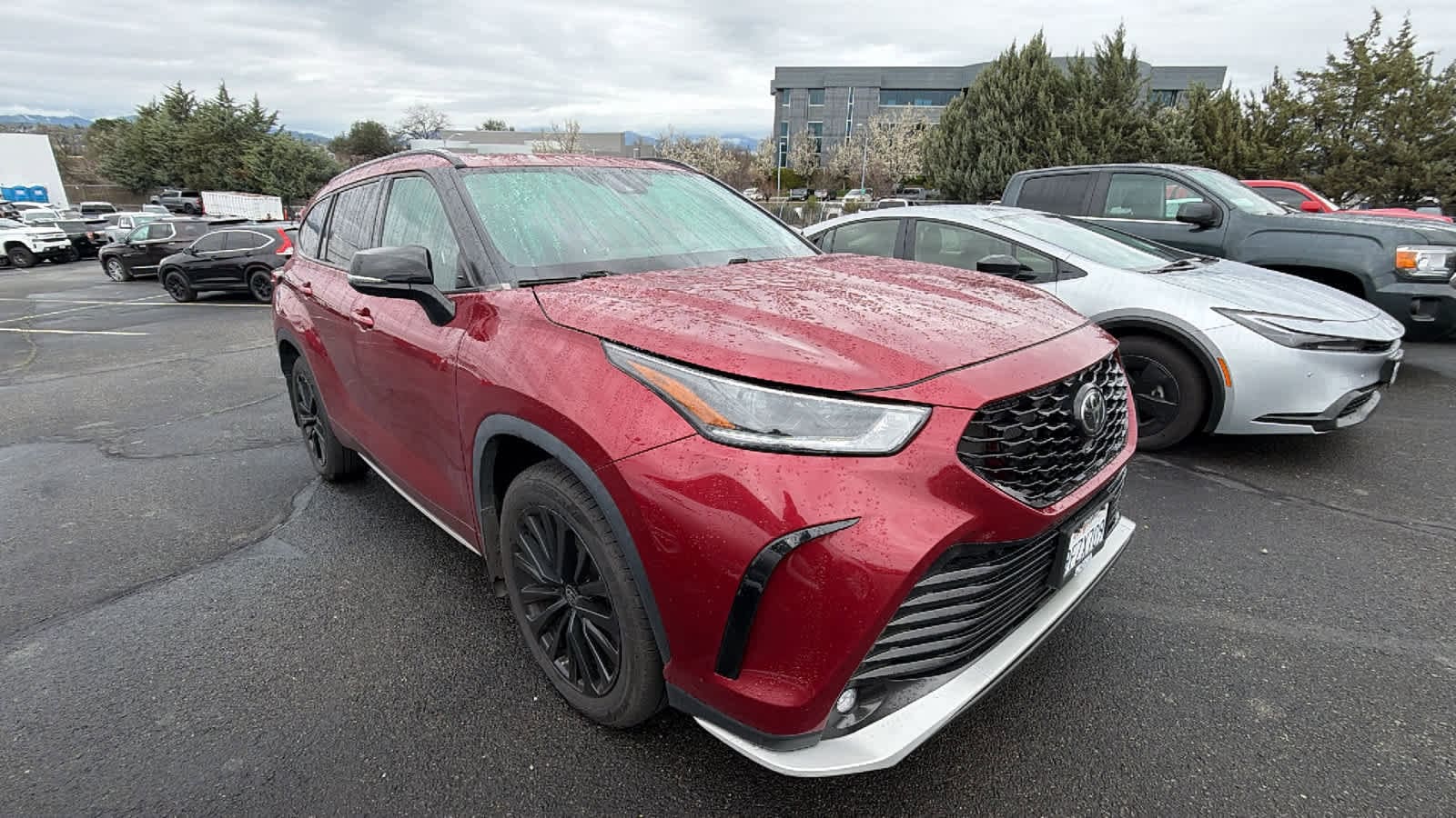Thumbnail: 2023 Toyota Highlander - 2