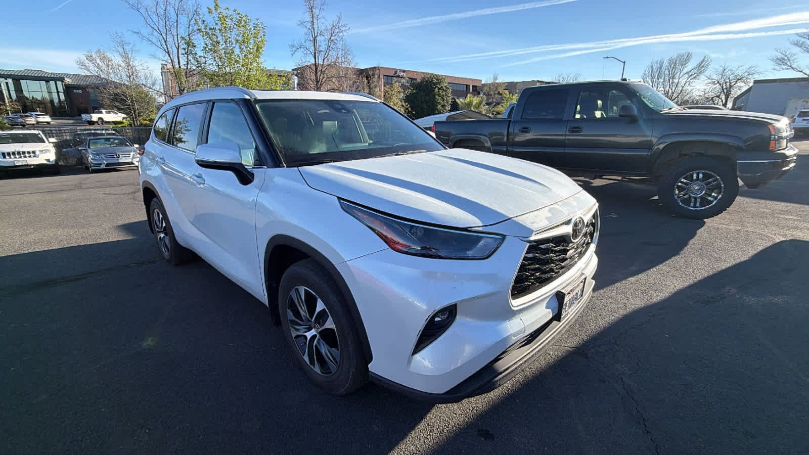 Thumbnail: 2023 Toyota Highlander - 2