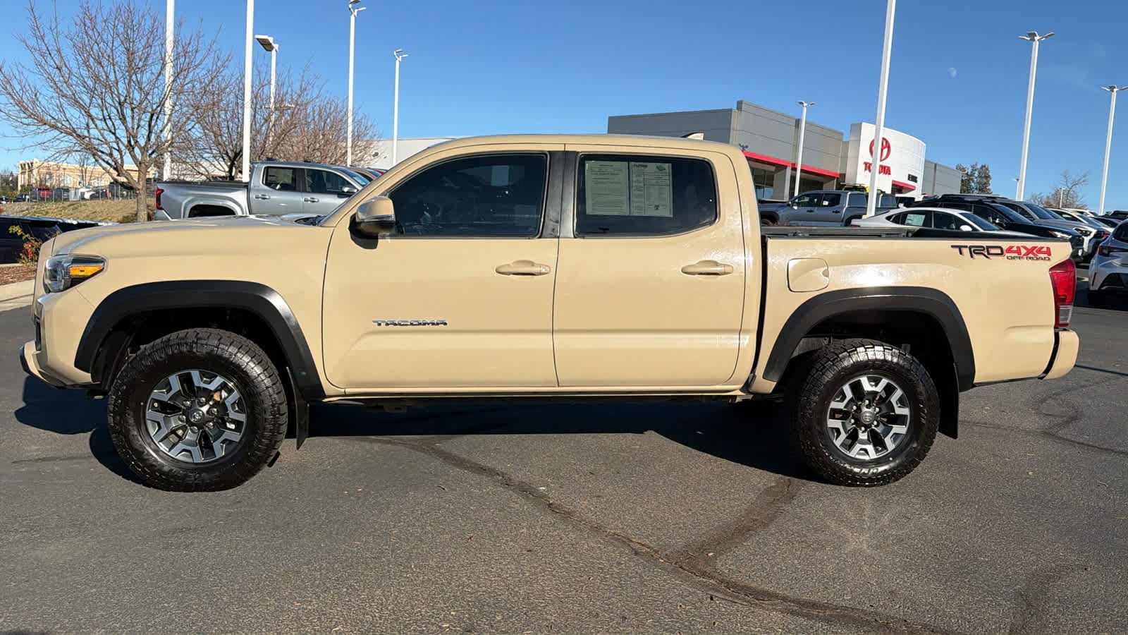 Thumbnail: 2018 Toyota Tacoma - 8