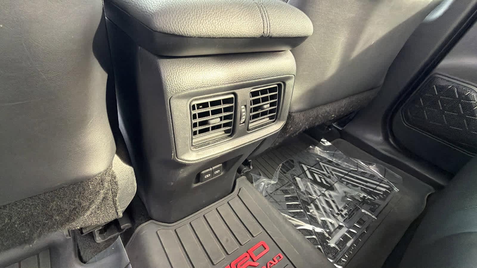 Thumbnail: 2022 Toyota RAV4 - 25