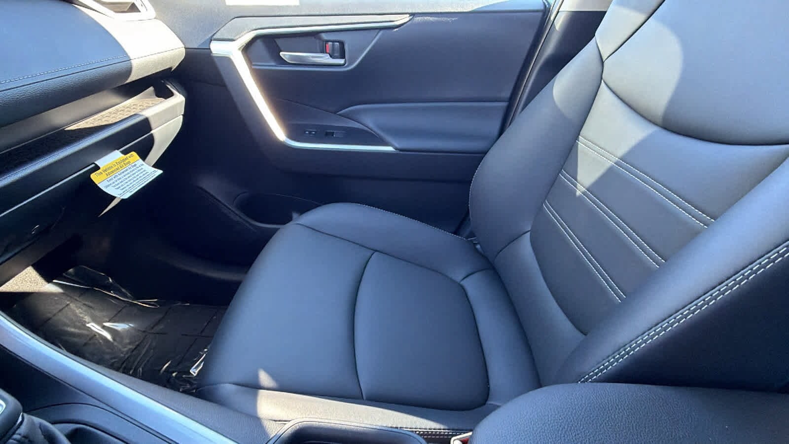 Thumbnail: 2025 Toyota RAV4 - 12